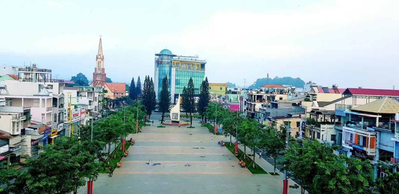 Quoc Thanh Hotel Long Khanh Экстерьер фото