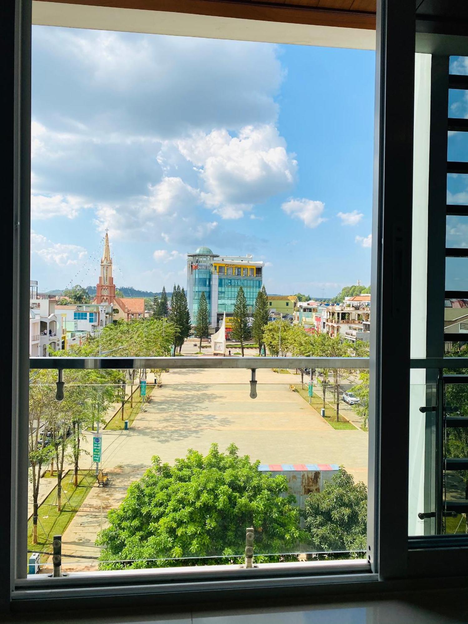 Quoc Thanh Hotel Long Khanh Экстерьер фото